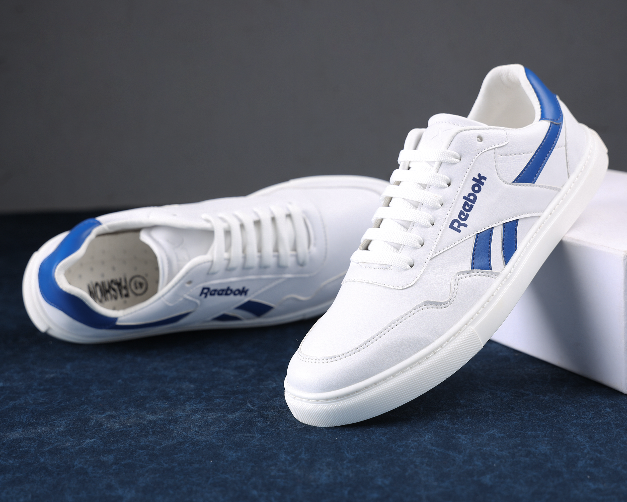 كوتشي فلات REEBOK