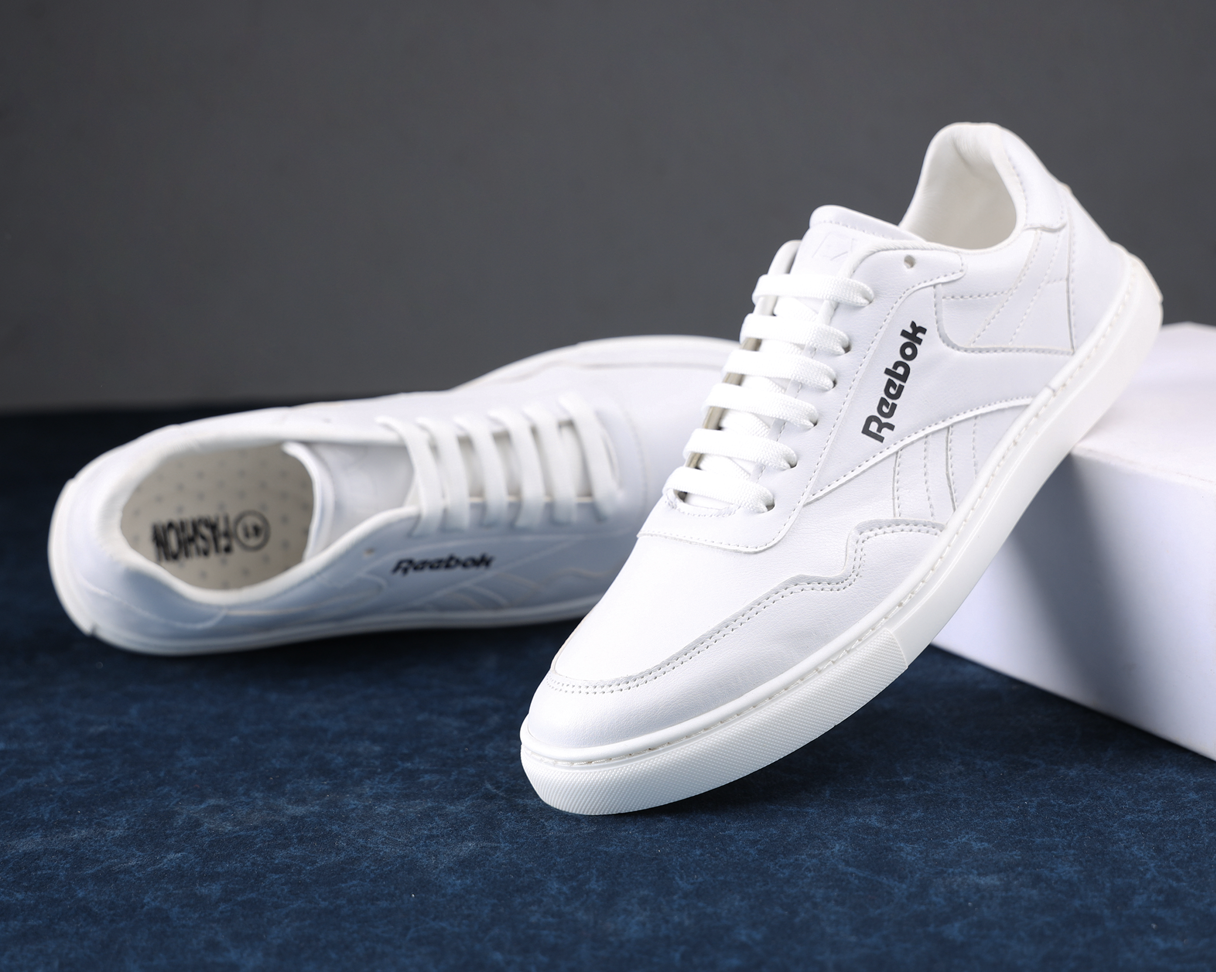 كوتشي فلات REEBOK