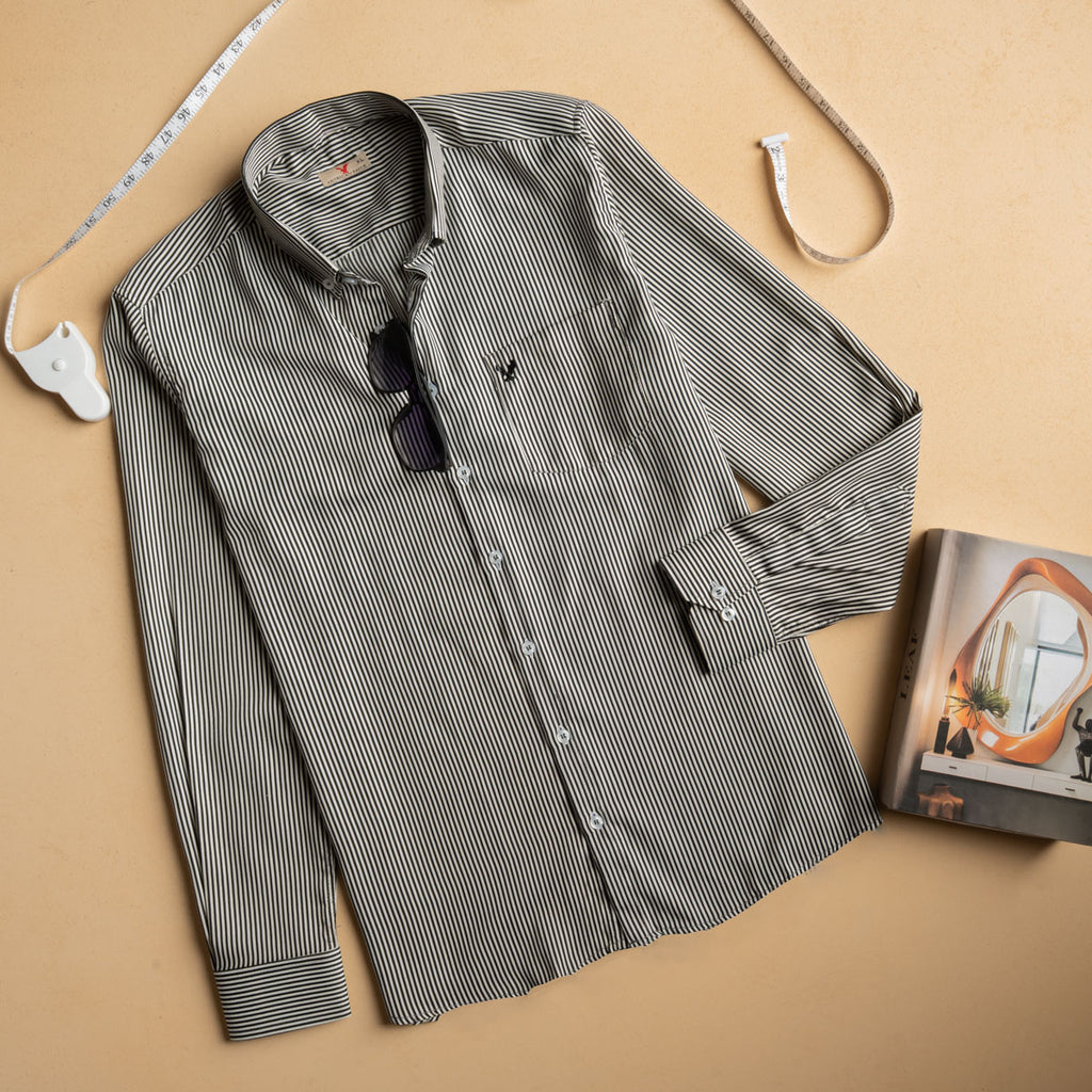 قميص مقلم American Eagle